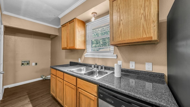 7521 S College Cir, North Richland Hills, TX 76180 - kitchen featuring crown molding, a sink, dark countertops, dark wood-style flooring, and baseboards