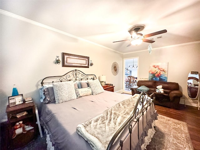 812 Walters St, Frankston, TX 75763 - bedroom with baseboards, crown molding, wood finished floors, and ceiling fan