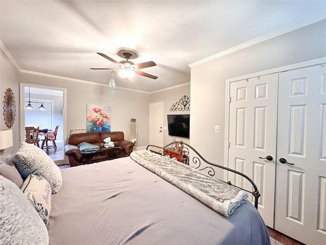 812 Walters St, Frankston, TX 75763 - bedroom with ornamental molding, a closet, and a ceiling fan