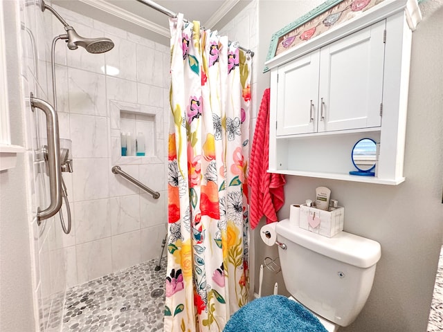 812 Walters St, Frankston, TX 75763 - full bathroom featuring crown molding, a tile shower, and toilet