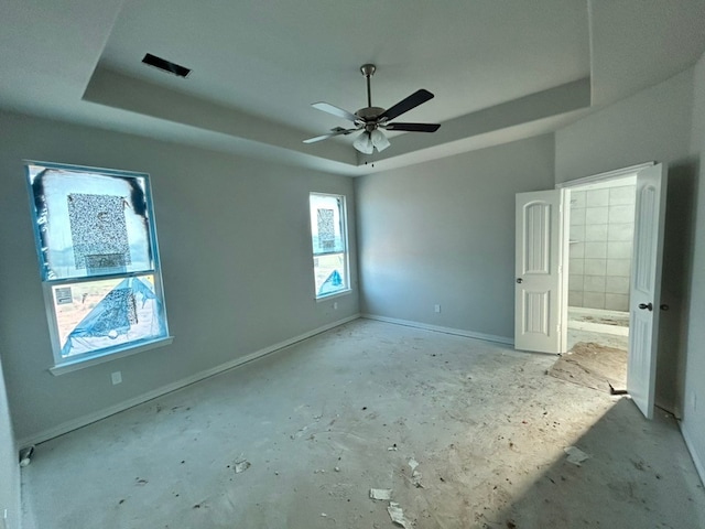 3514 Columbus St, Gainesville, TX 76240 - unfurnished room featuring a tray ceiling, baseboards, and a ceiling fan