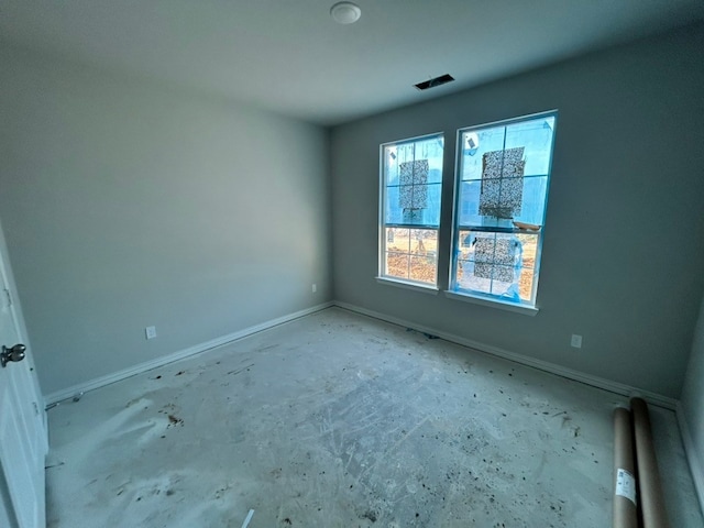 3514 Columbus St, Gainesville, TX 76240 - unfurnished room featuring baseboards and concrete flooring