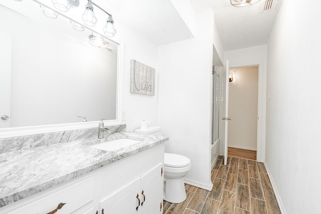 164 Harbor Dr, Gun Barrel City, TX 75156 - full bathroom featuring toilet, wood finish floors, vanity, combined bath / shower with glass door, and baseboards