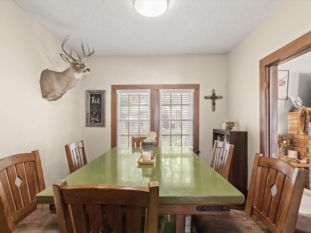 202 S Wood St, Cleburne, TX 76033 - dining area with a textured ceiling