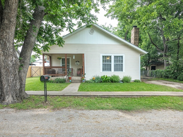 202 S Wood St, Cleburne, TX 76033 - bungalow-style house featuring covered porch and a chimney