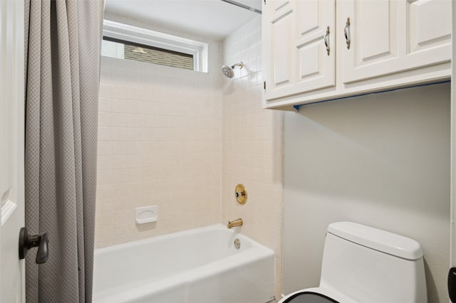 9131 Valley Chapel Ln, Dallas, TX 75220 - full bathroom with shower / tub combo with curtain and toilet
