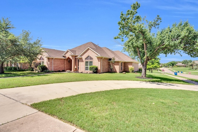 1107 Shoreview Dr, Ennis, TX 75119 - view of front of house featuring brick siding and a front lawn