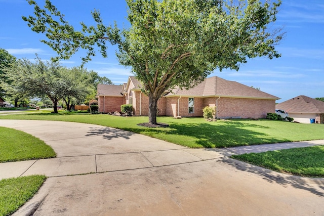 1107 Shoreview Dr, Ennis, TX 75119 - view of front of house featuring brick siding and a front lawn