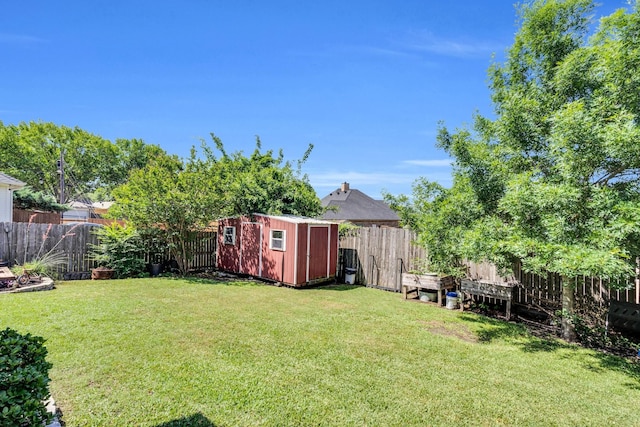 1107 Shoreview Dr, Ennis, TX 75119 - view of yard
