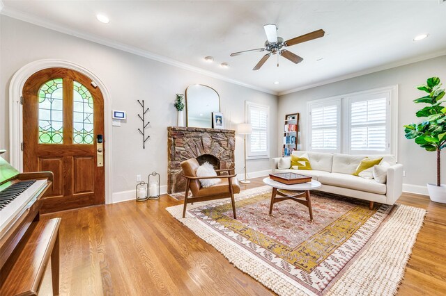 5447 Mccommas Blvd, Dallas, TX 75206 - living room featuring a ceiling fan, light wood-style flooring, baseboards, recessed lighting, and ornamental molding
