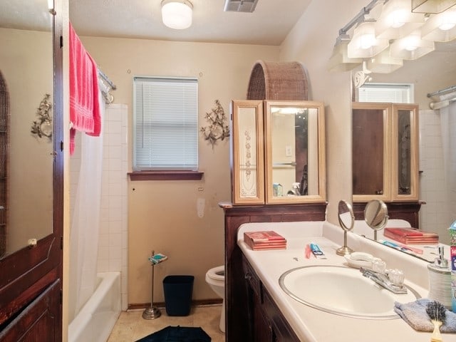 102 Ford Cir, Gun Barrel City, TX 75156 - bathroom featuring toilet, vanity, tile patterned floors, and shower / tub combo