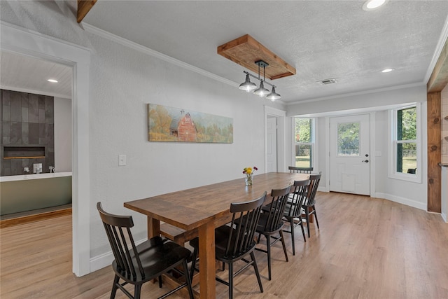 173 Cedar Ridge Dr, China Spring, TX 76633 - dining space with crown molding, light wood-style flooring, a textured ceiling, recessed lighting, and baseboards