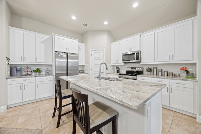 1404 Eagle Nest Dr, Azle, TX 76020 - kitchen with stainless steel appliances, a sink, backsplash, white cabinetry, and recessed lighting