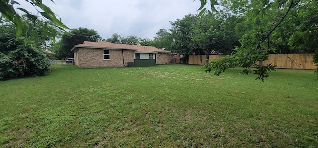 6216 Maurie Dr, Watauga, TX 76148 - view of yard