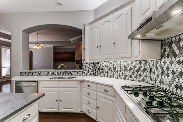 1121 Riverwalk Ct, Colleyville, TX 76034 - kitchen featuring stainless steel appliances, under cabinet range hood, a sink, arched walkways, and ceiling fan