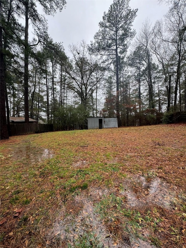 825 Willow Dr, Shreveport, LA 71118 - view of yard with a pole building