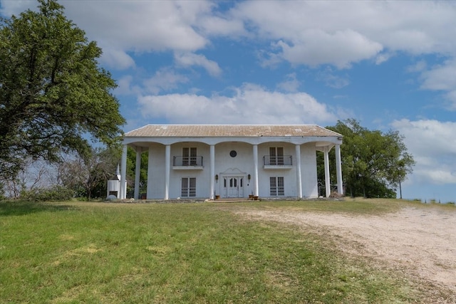 7750 Hanger Cutoff Rd, Fort Worth, TX 76135 - greek revival inspired property with a front yard, a porch, and stucco siding