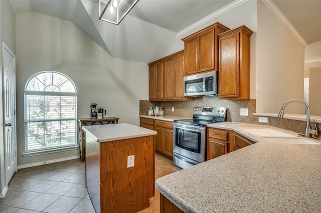 1730 Vista Ridge Dr W, Midlothian, TX 76065 - kitchen featuring appliances with stainless steel finishes, a sink, lofted ceiling, a center island, and brown cabinets