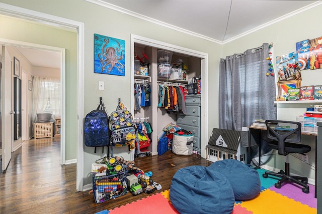 6217 Kentwood Pl, Fort Worth, TX 76112 - bedroom with wood finished floors, ornamental molding, a closet, and baseboards
