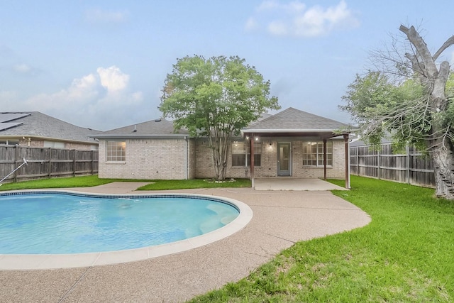 904 Havenbrook Dr, Arlington, TX 76001 - view of swimming pool with a patio