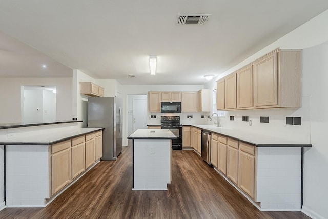 904 Havenbrook Dr, Arlington, TX 76001 - kitchen with black appliances, light brown cabinetry, a sink, dark wood finished floors, and a center island