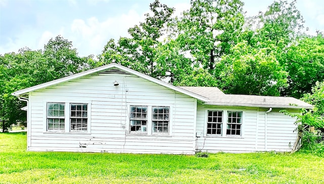 801 W State St, Groesbeck, TX 76642 - view of side of home featuring a yard