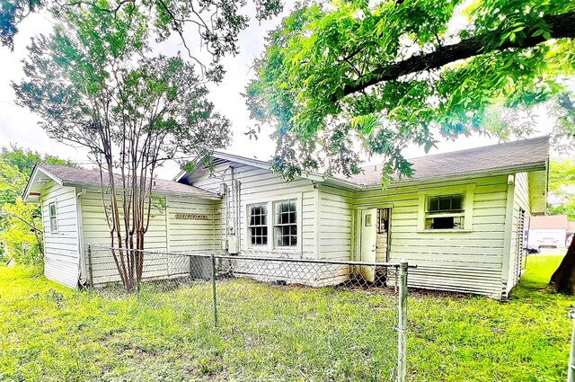 801 W State St, Groesbeck, TX 76642 - view of rear view of property