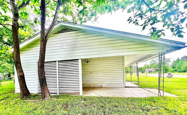 801 W State St, Groesbeck, TX 76642 - view of parking / parking lot with a carport