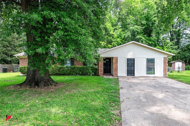 9104 Rosedown Cir, Shreveport, LA 71118 - ranch-style house featuring brick siding, a front yard, and driveway