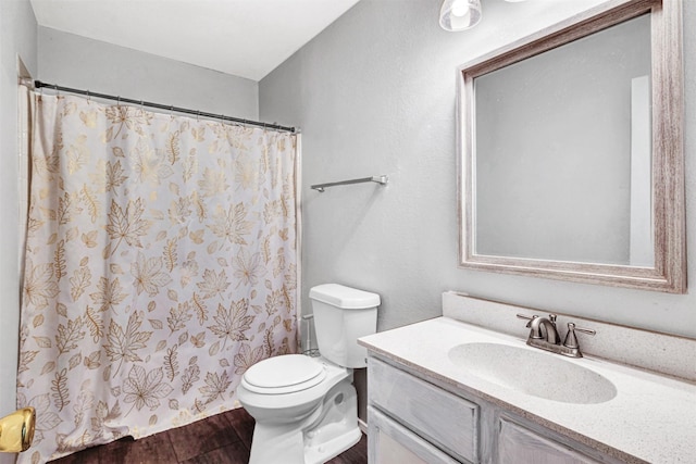 912 Thistle Cir, Allen, TX 75002 - bathroom with wood finished floors, toilet, vanity, and curtained shower