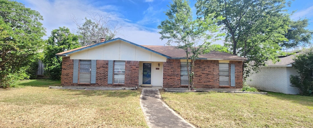 9641 Sophora Cir, Dallas, TX 75249 - ranch-style home with brick siding and a front yard