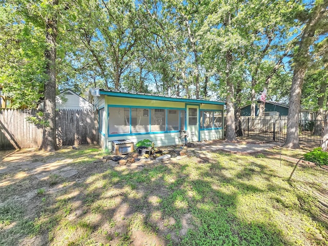 6505 Oakwood Lake Ct, Granbury, TX 76049 - rear view of house with a sunroom