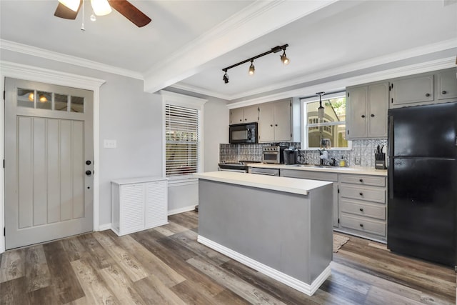 6505 Oakwood Lake Ct, Granbury, TX 76049 - kitchen featuring black appliances, gray cabinets, light countertops, a ceiling fan, and decorative backsplash