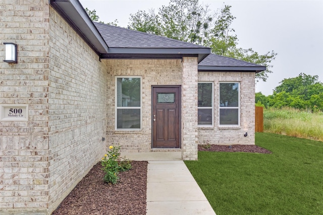 500 Melody Cir, Kaufman, TX 75142 - entrance to property with a shingled roof, brick siding, and a yard