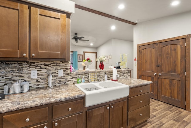 123 Little River Bnd, Mabank, TX 75156 - kitchen with light wood-style flooring, a sink, tasteful backsplash, recessed lighting, and ceiling fan