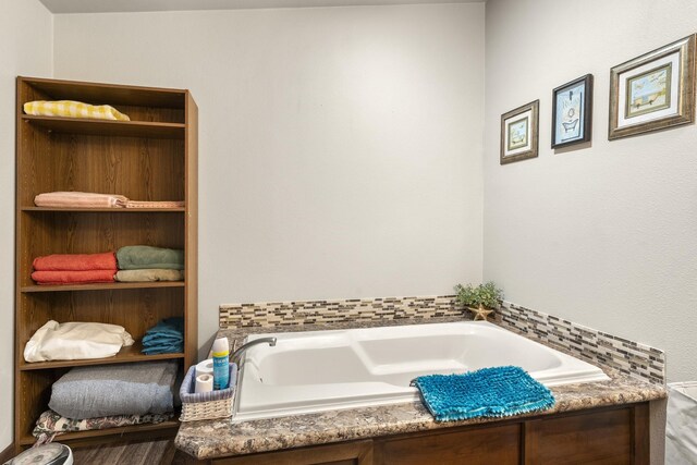 123 Little River Bnd, Mabank, TX 75156 - full bath with a garden tub
