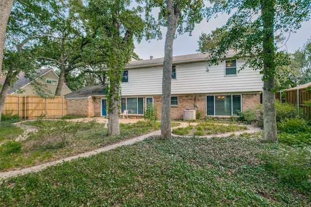 907 Glen Dell Dr, Irving, TX 75061 - back of property featuring brick siding