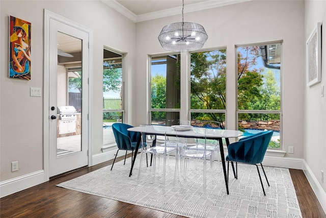 655 Creekway Dr, Irving, TX 75039 - dining area featuring wood finished floors, crown molding, a chandelier, and baseboards