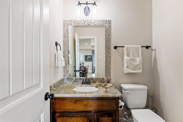 655 Creekway Dr, Irving, TX 75039 - bathroom with toilet and vanity