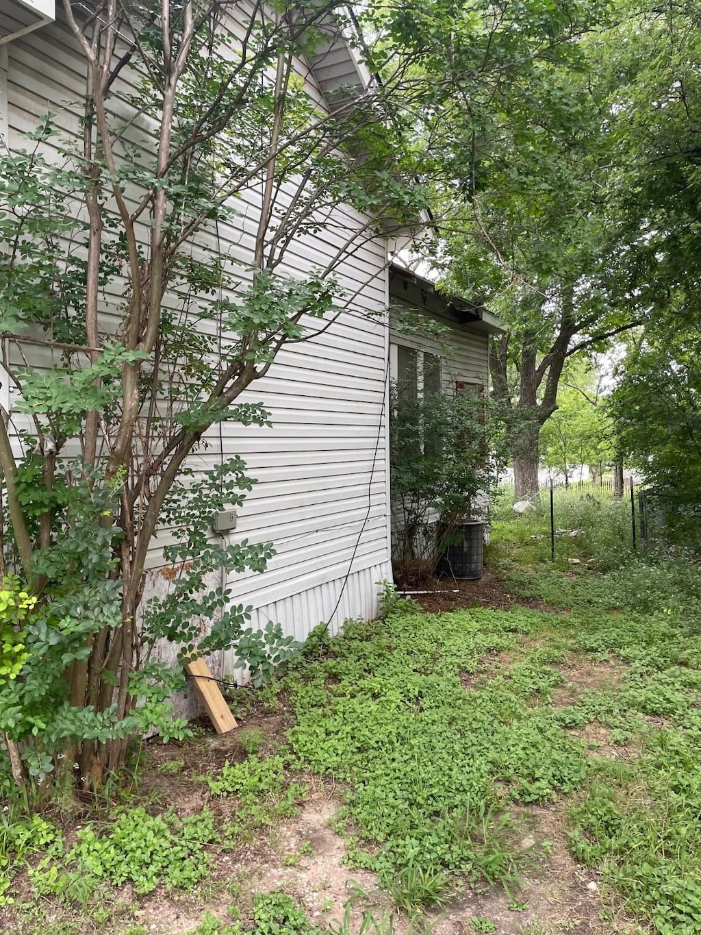 205 S Carpenter St, Mart, TX 76664 - view of home's exterior