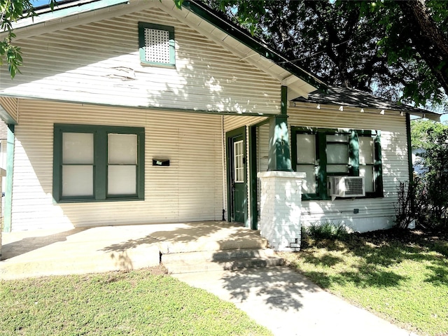 1801 6th St, Brownwood, TX 76801 - view of front of property featuring cooling unit and a front yard