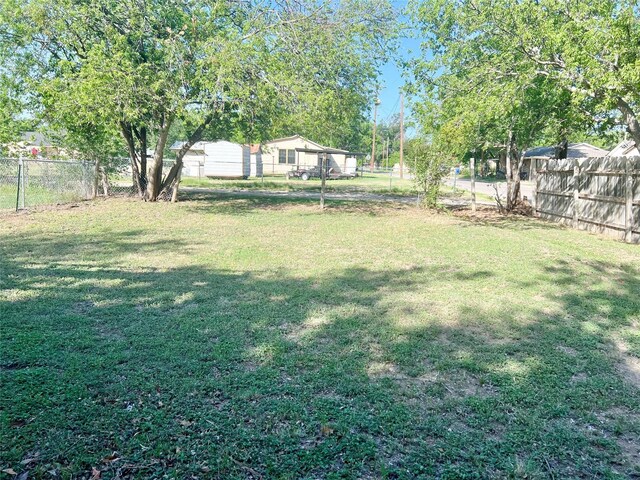 1801 6th St, Brownwood, TX 76801 - view of yard