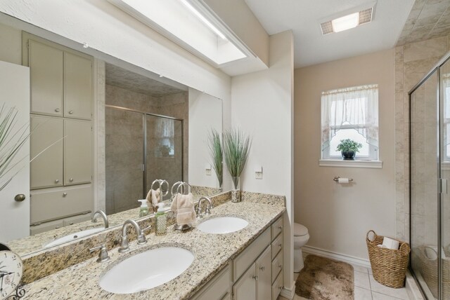 154 Scott Ln, Weatherford, TX 76085 - full bath featuring double vanity, toilet, a shower stall, tile patterned flooring, and baseboards