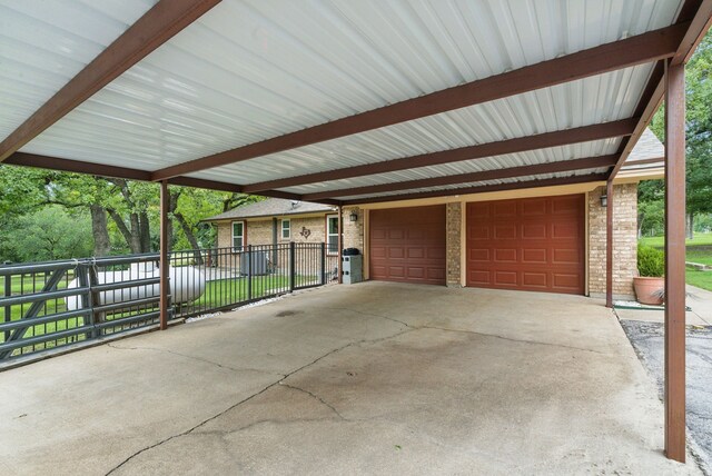 154 Scott Ln, Weatherford, TX 76085 - view of garage
