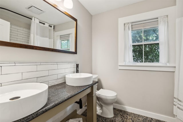 3718 Tulsa Way, Fort Worth, TX 76107 - bathroom featuring baseboards, toilet, double vanity, and a shower with curtain
