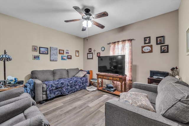 1006 Beaver St, Lacy Lakeview, TX 76705 - living room with light wood finished floors and a ceiling fan
