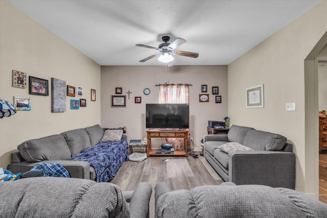 1006 Beaver St, Lacy Lakeview, TX 76705 - living area with ceiling fan and light wood-type flooring