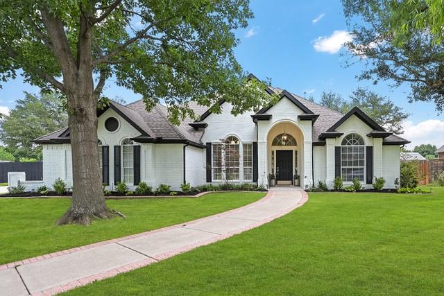 711 Saratoga Dr, Southlake, TX 76092 - view of front of house featuring a front yard
