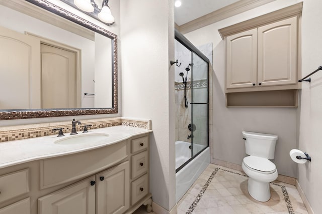 1612 S Lakeshore Dr, Rockwall, TX 75087 - full bath featuring toilet, vanity, baseboards, bath / shower combo with glass door, and inlaid floor details