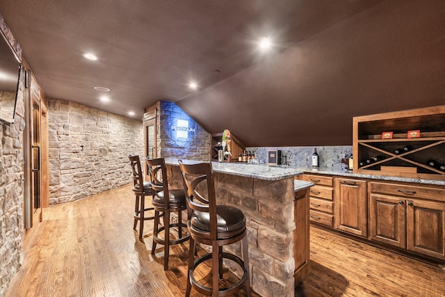 1612 S Lakeshore Dr, Rockwall, TX 75087 - indoor wet bar with light wood finished floors, vaulted ceiling, and recessed lighting